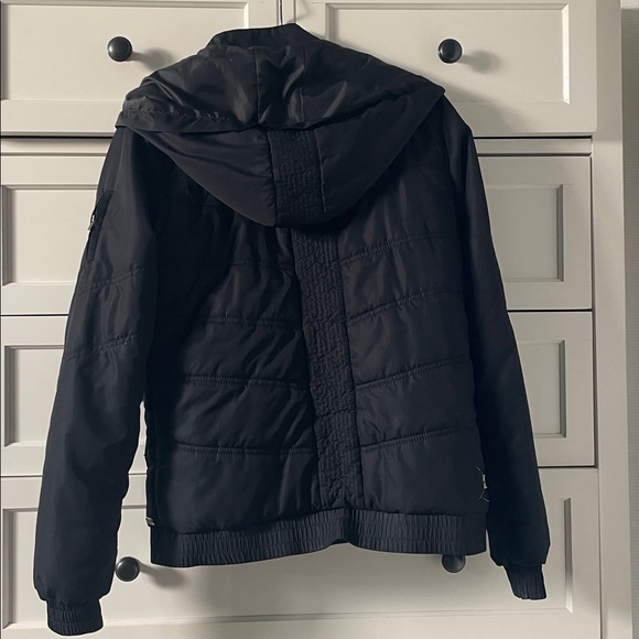 O'Neill Women’s Black Lightweight Puffer Jacket w/ Houndstooth Interior w/ Hood - Picture 4 of 10